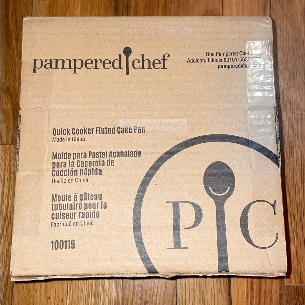 Pampered Chef Quick Cooker Fluted Cake Pan, model number 100119. NWT/NIB